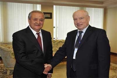 Uzbek_FM_receives_Executive